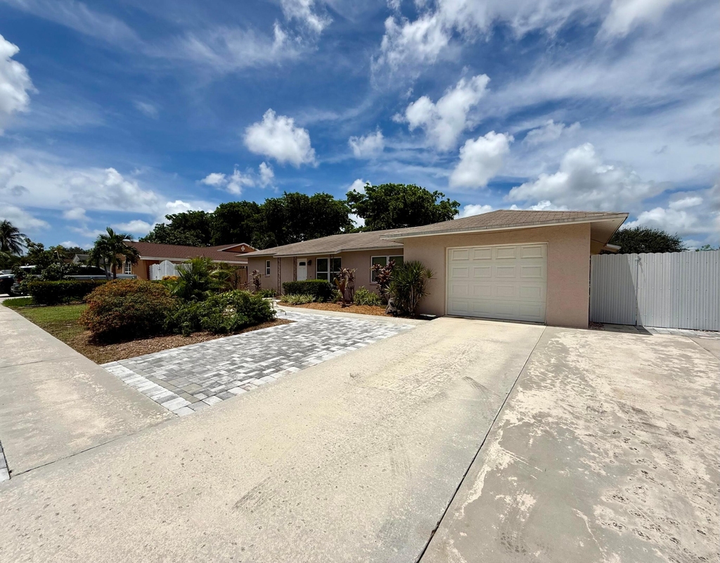 1403 W Libby Drive - Photo 0