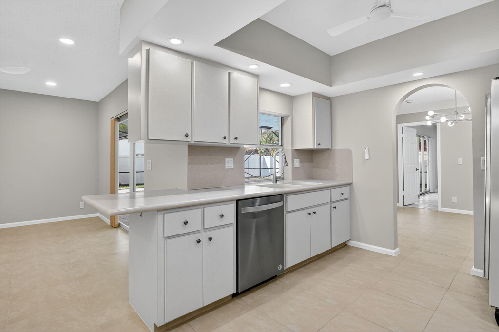 1544 Nw 9th Street - Photo 12