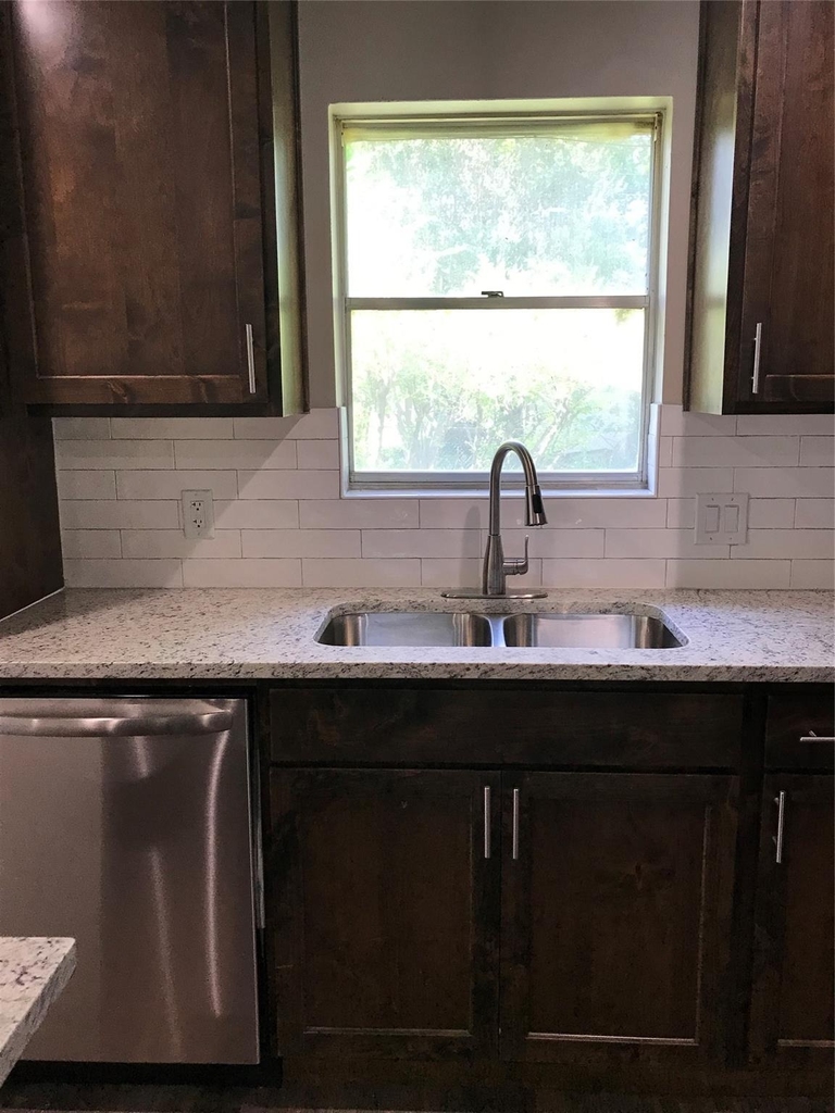 613 E Mustang Street - Photo 9