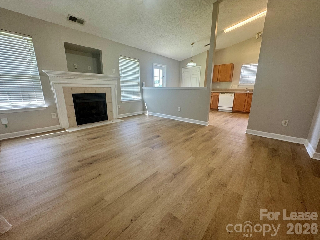 521 River View Drive - Photo 2