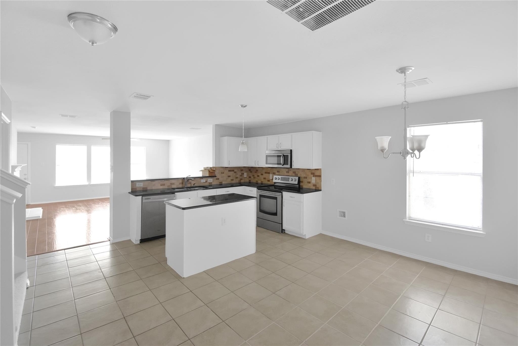 2905 Frontier Lane - Photo 4