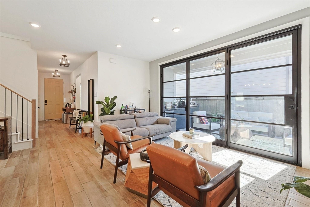 2420 Elm Place - Photo 5
