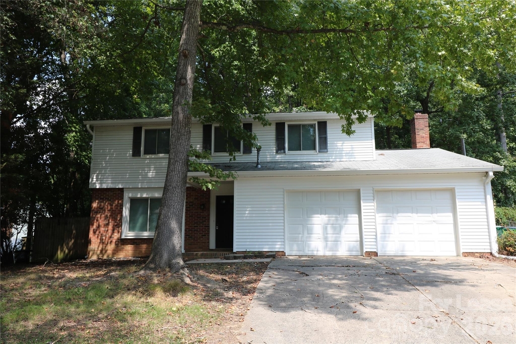 9211 Nash Avenue - Photo 1