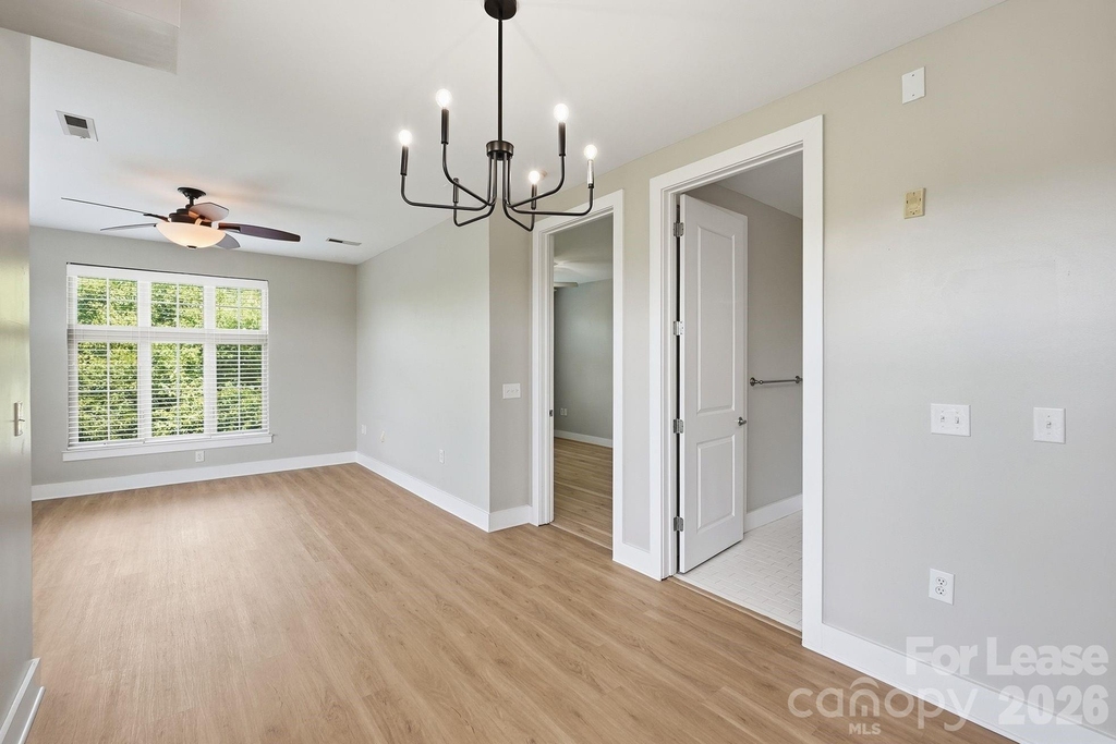 1101 W 1st Street - Photo 15