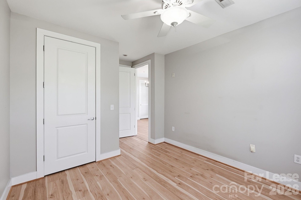 1101 W 1st Street - Photo 26