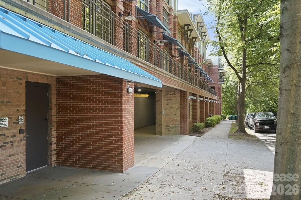 1101 W 1st Street - Photo 6