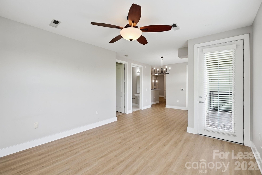 1101 W 1st Street - Photo 19