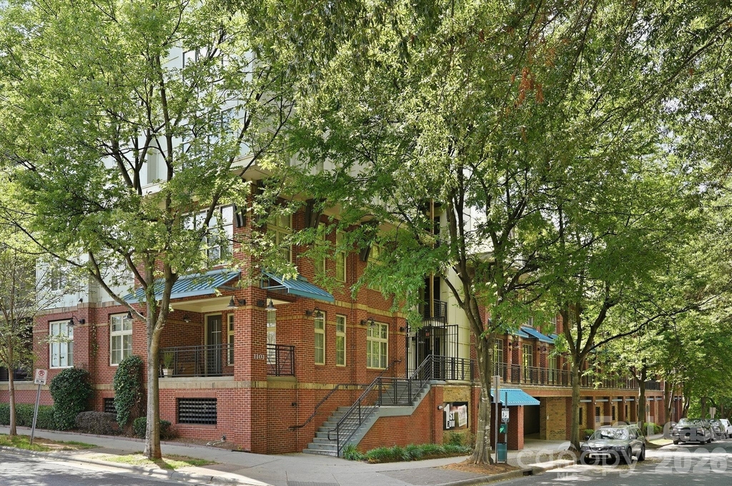 1101 W 1st Street - Photo 4