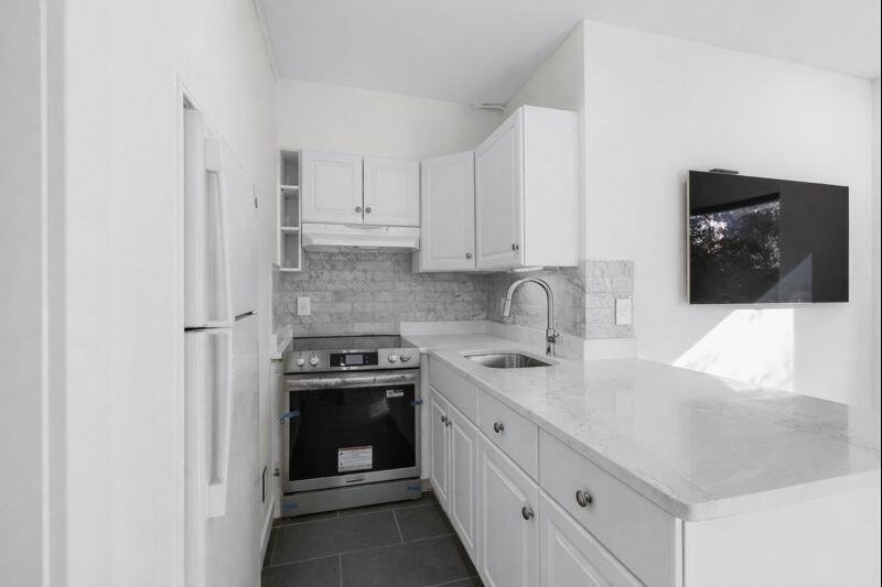 3720 Morton Avenue - Photo 5