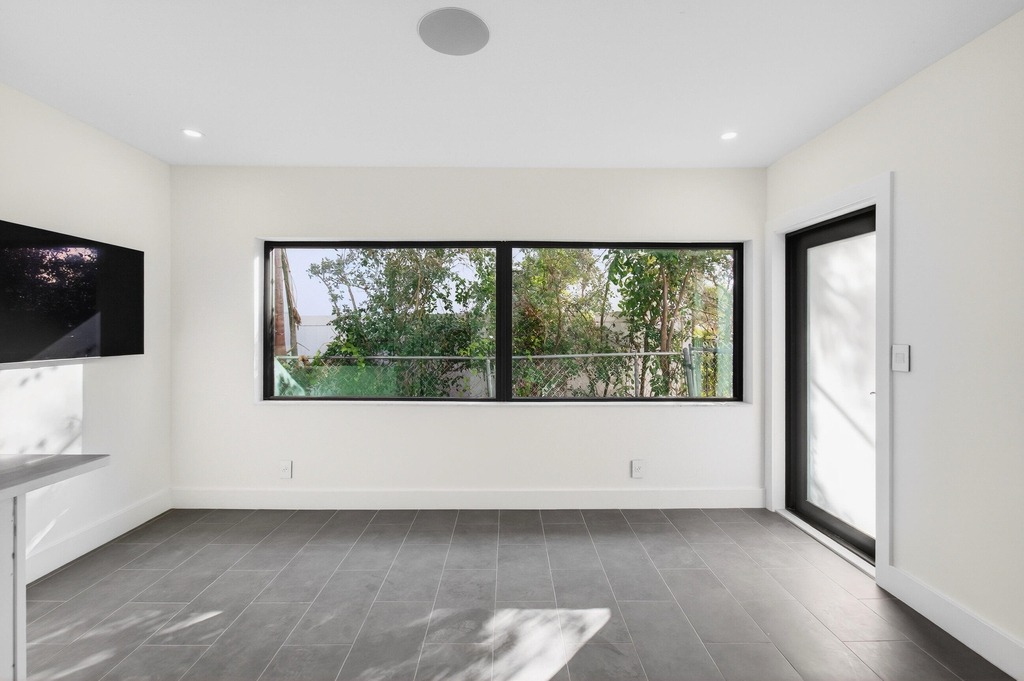 3720 Morton Avenue - Photo 4