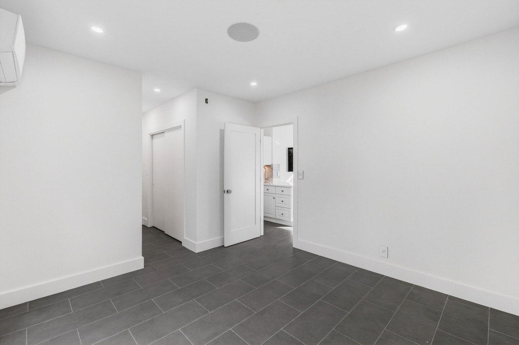 3720 Morton Avenue - Photo 10