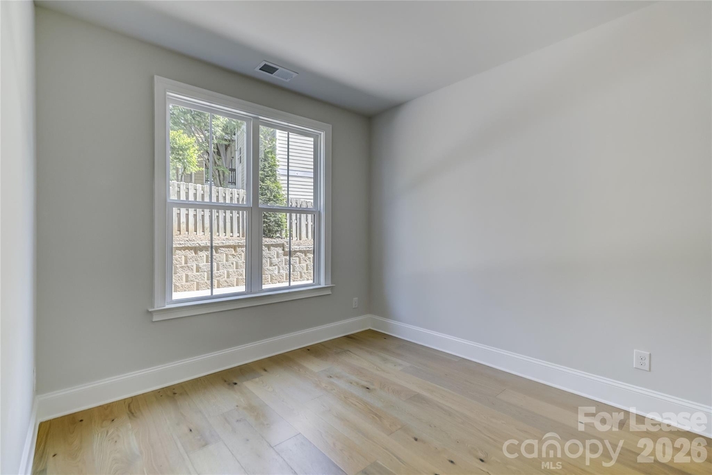 1107 Parkside Greenway Drive - Photo 4