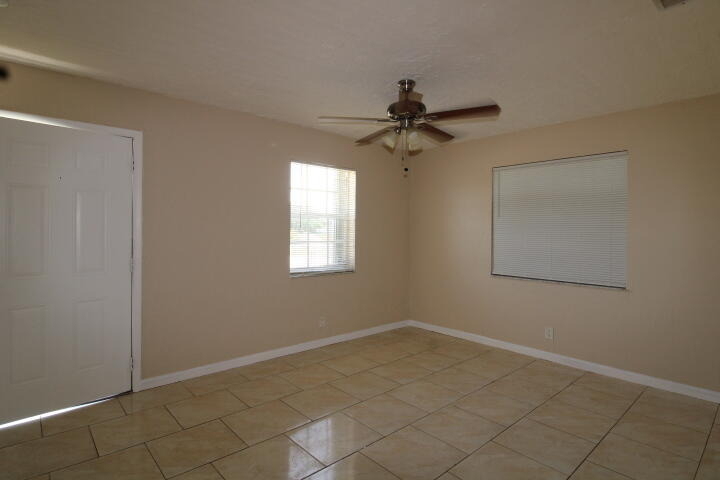 1412 W 6th Street - Photo 11