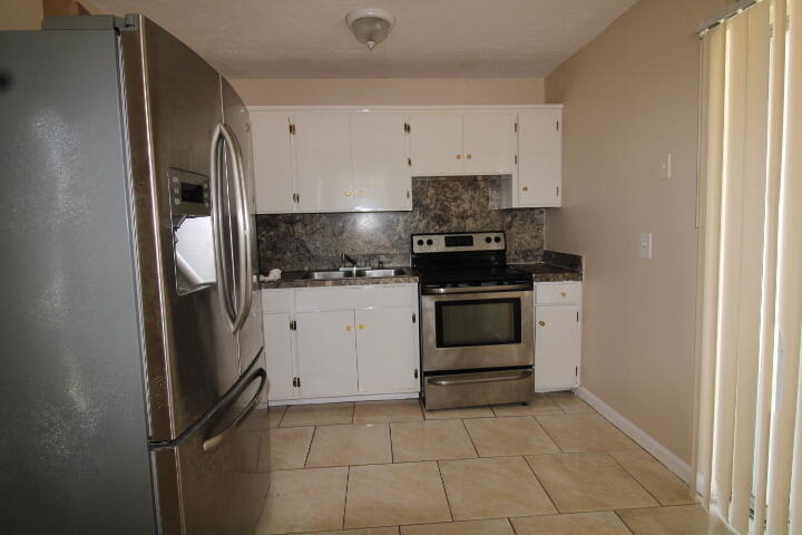 1412 W 6th Street - Photo 1