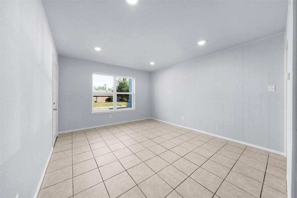 253 Locust Street S - Photo 11