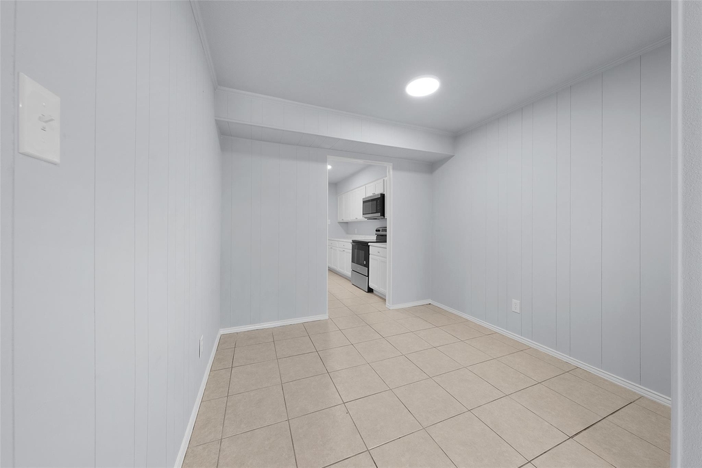 253 Locust Street S - Photo 12