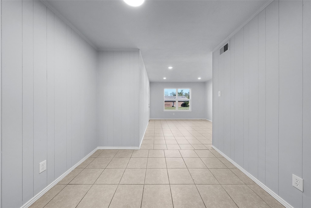 253 Locust Street S - Photo 13