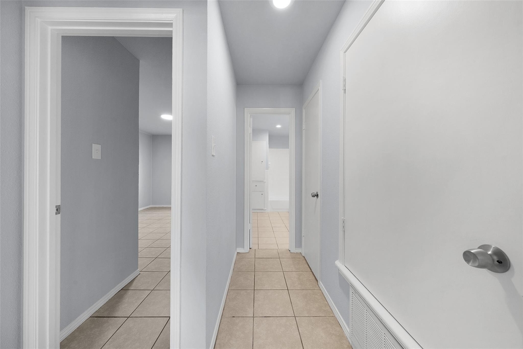 253 Locust Street S - Photo 16