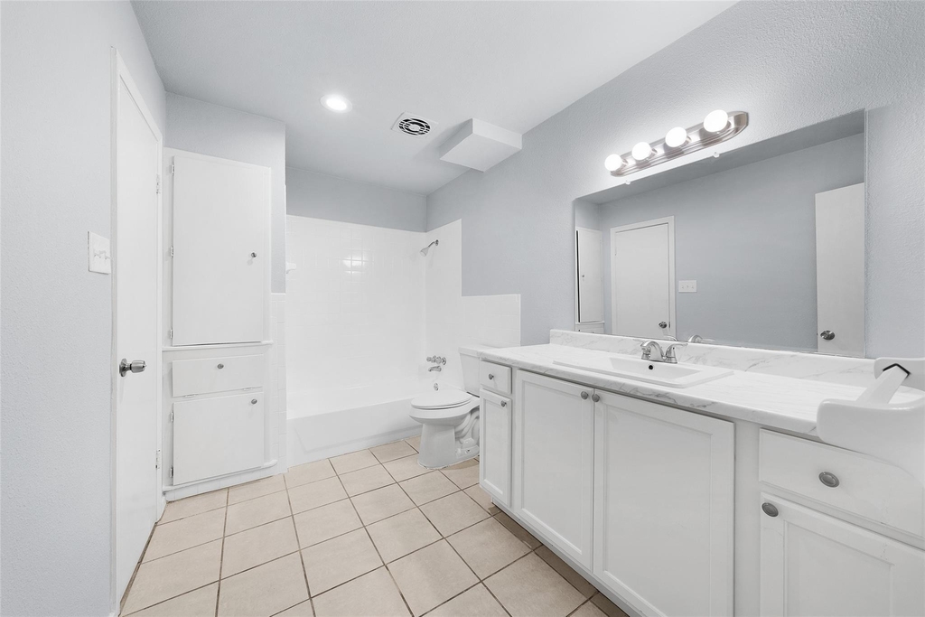 253 Locust Street S - Photo 6