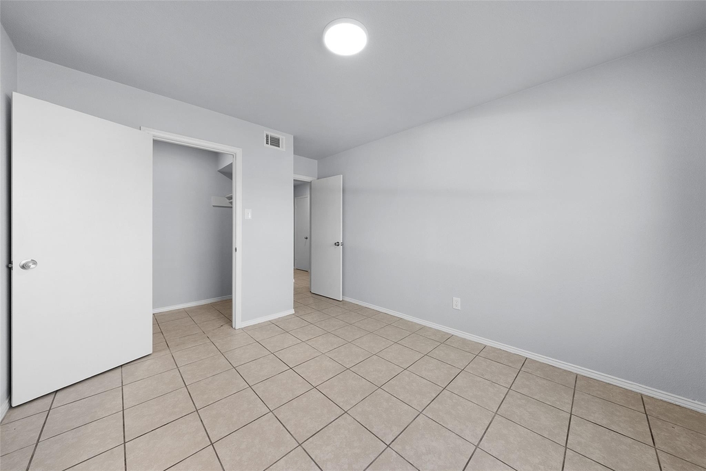 253 Locust Street S - Photo 15
