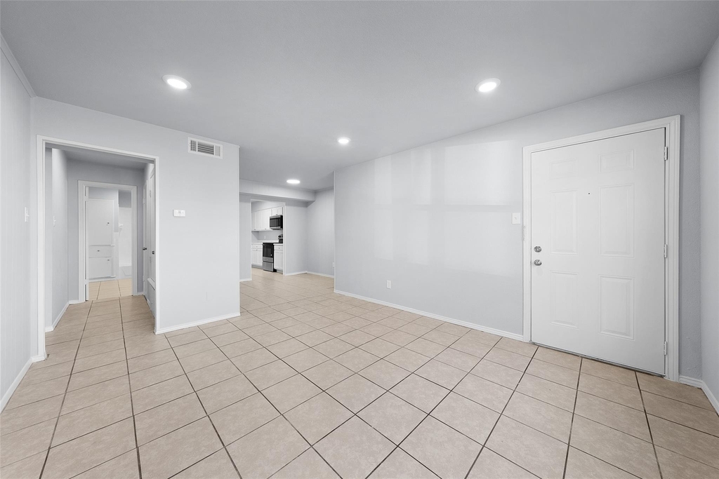 253 Locust Street S - Photo 9