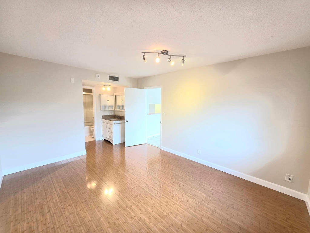 495 Se 8th Street - Photo 8