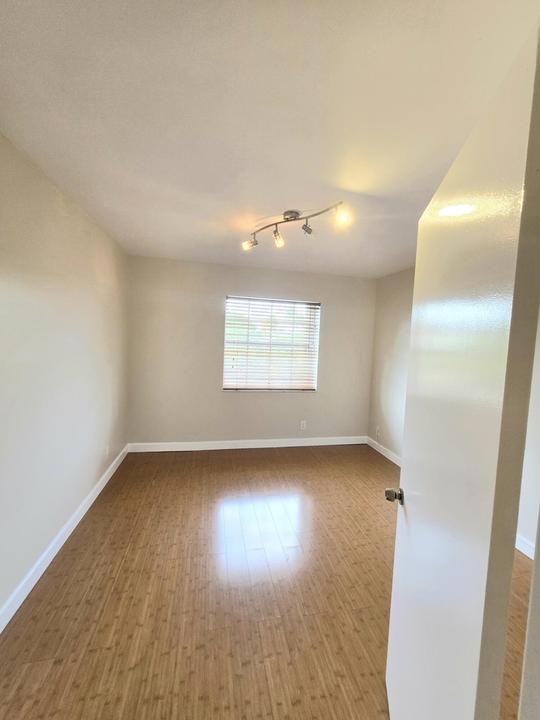 495 Se 8th Street - Photo 12