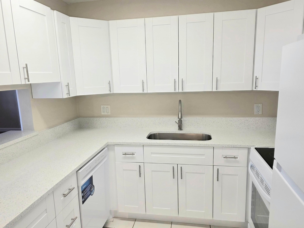 495 Se 8th Street - Photo 1