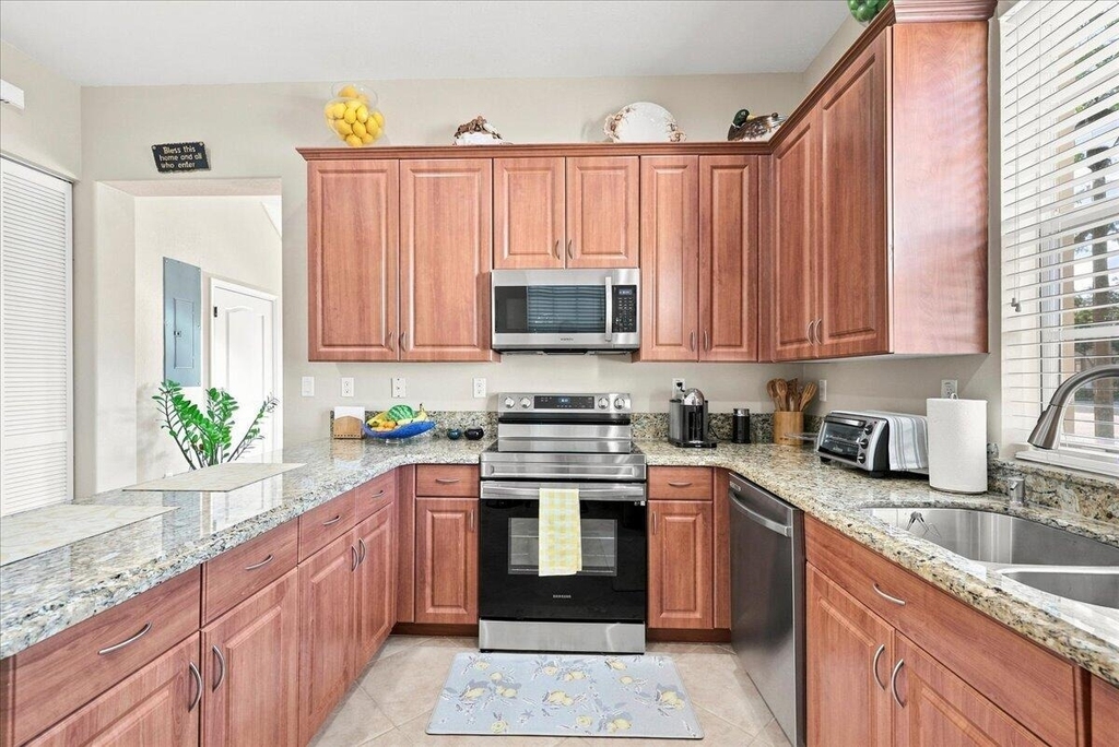 701 Sw 147th Avenue - Photo 8