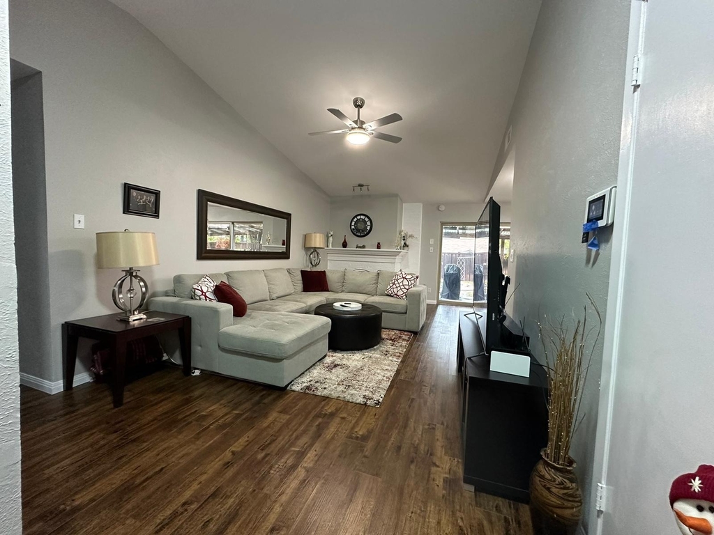 1803 Redbud Circle - Photo 2