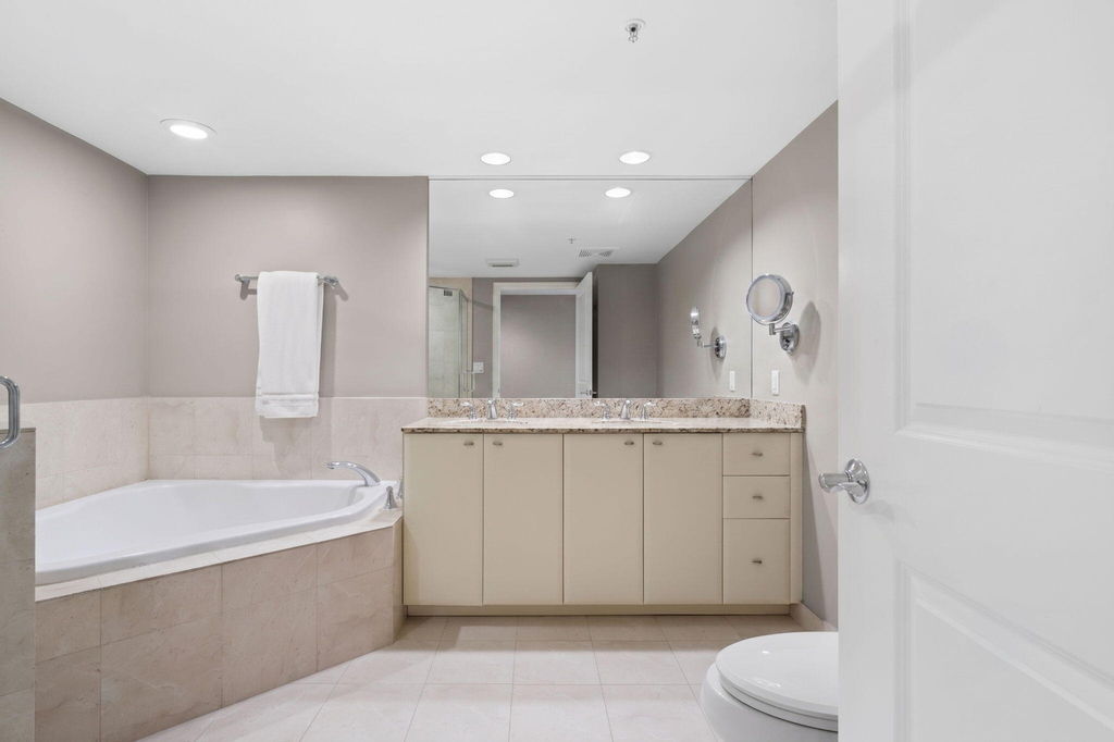 600 W Las Olas Boulevard - Photo 22