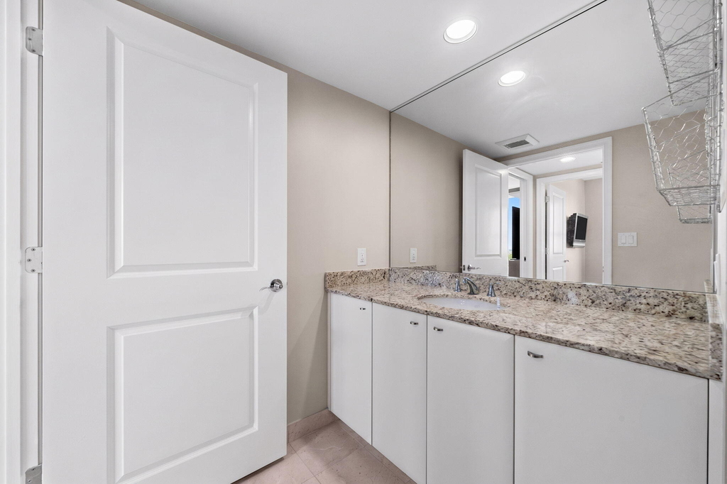 600 W Las Olas Boulevard - Photo 29