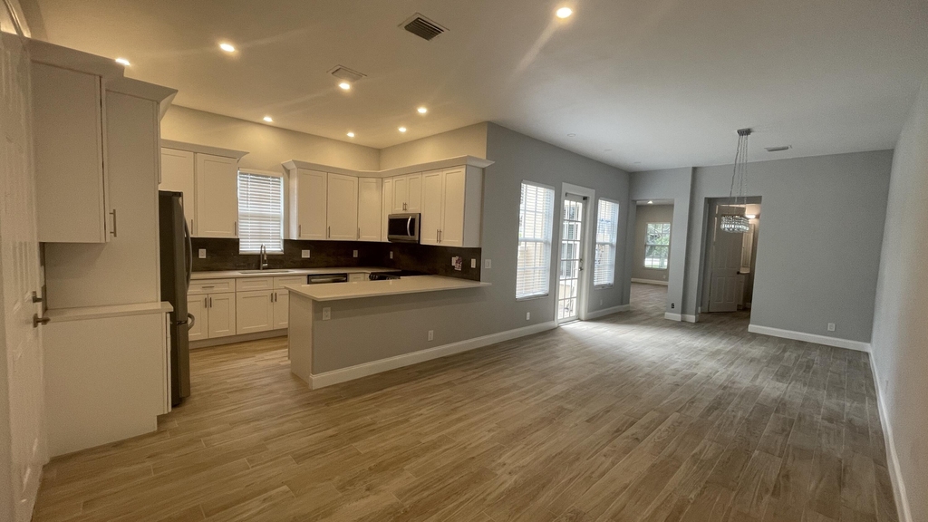806 Nw 82nd Place - Photo 28