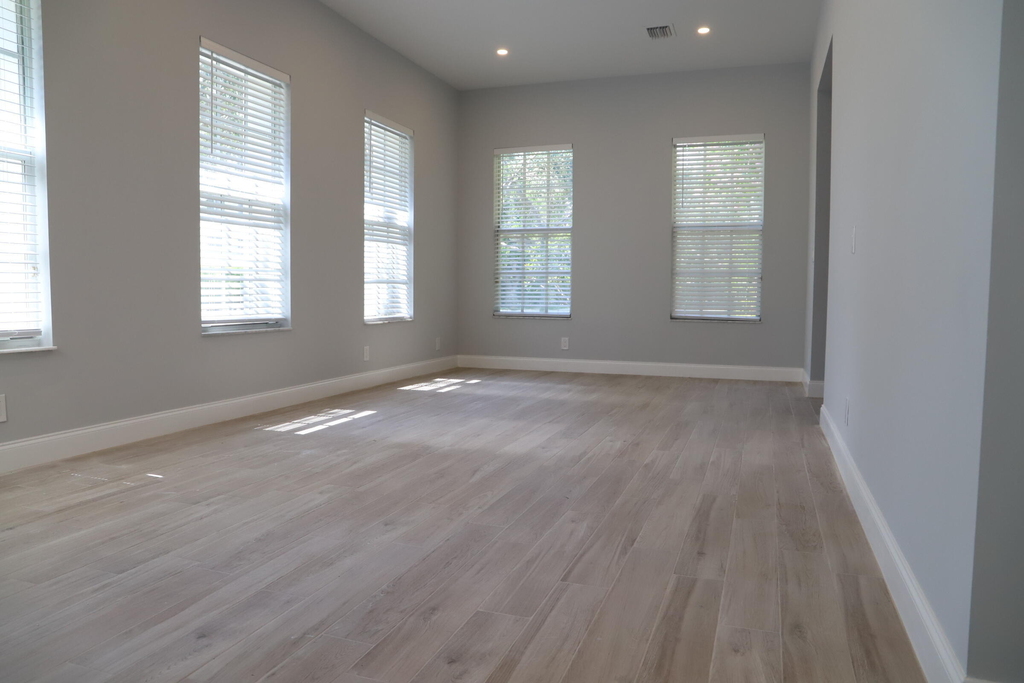 806 Nw 82nd Place - Photo 1