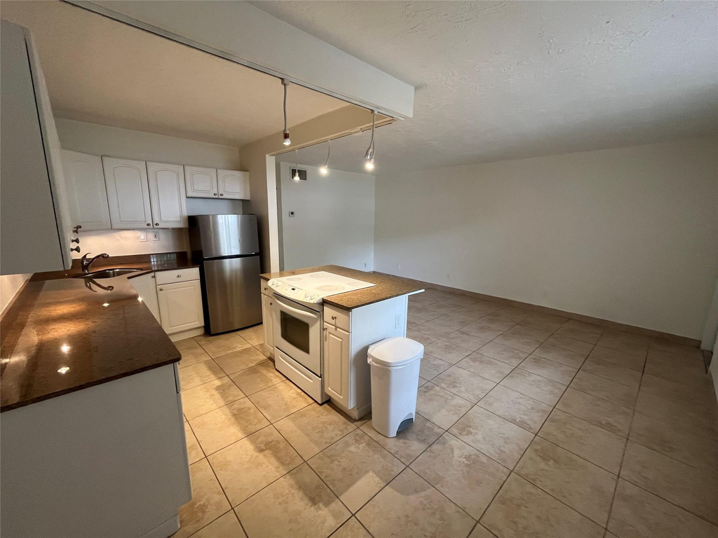 1414 Ne 5th Terrace - Photo 2