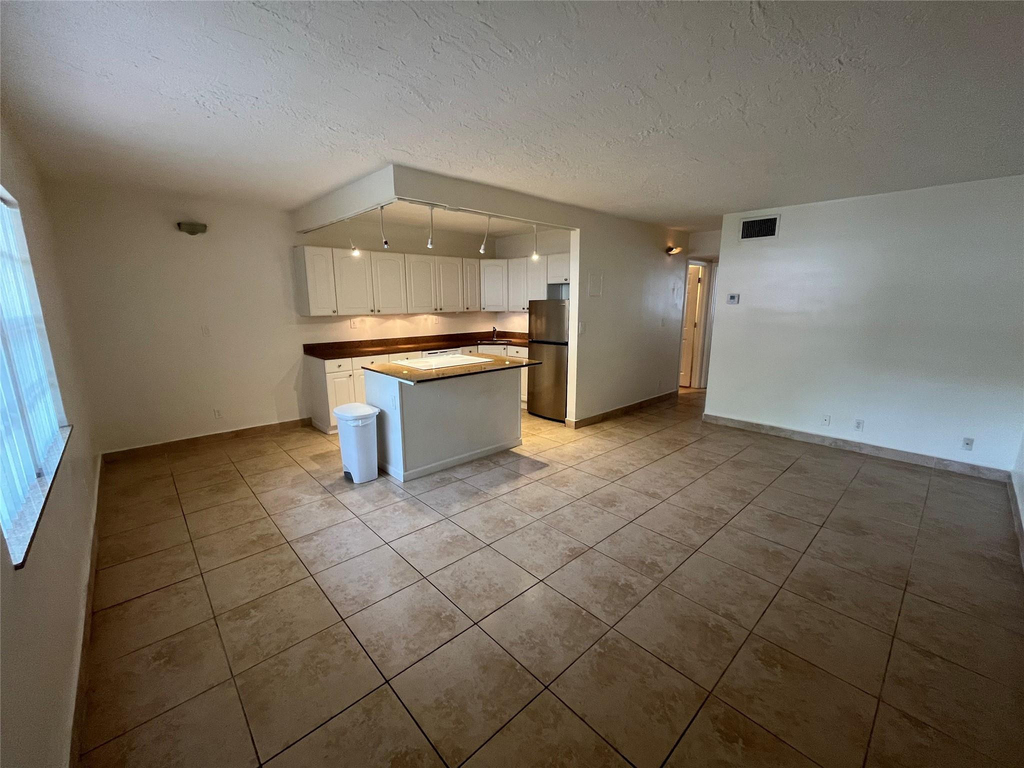 1414 Ne 5th Terrace - Photo 1