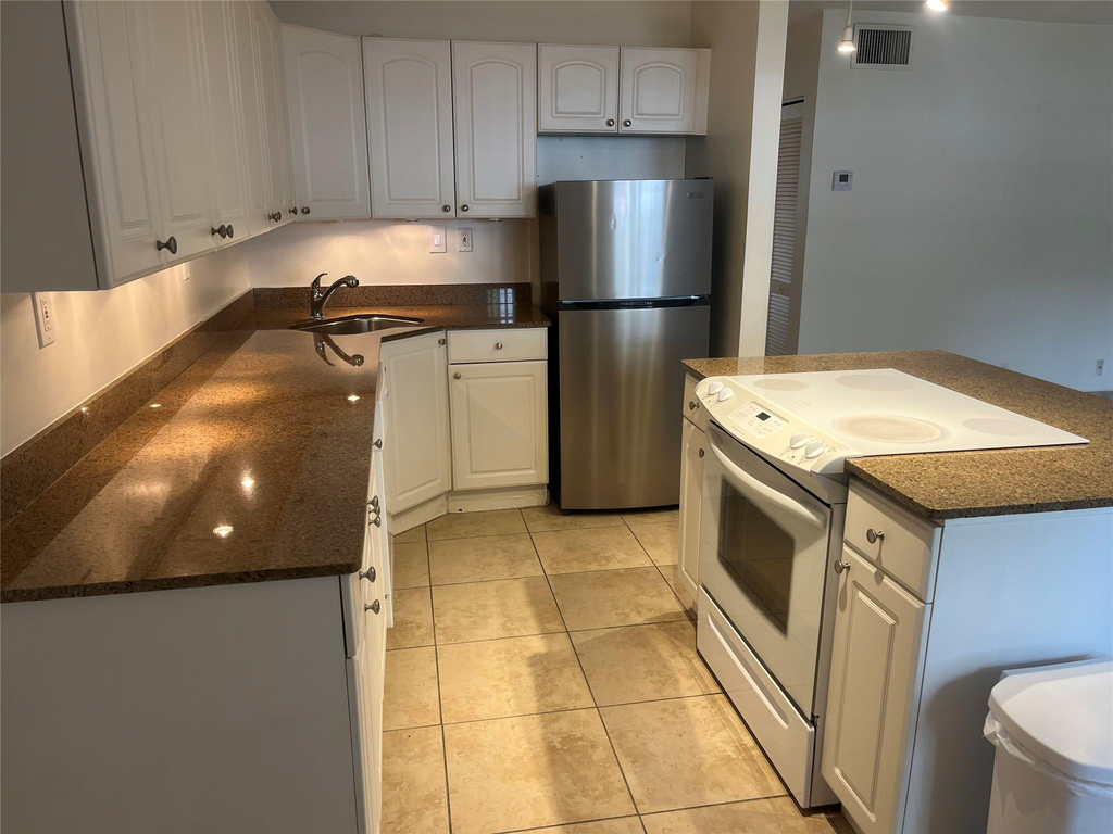 1414 Ne 5th Terrace - Photo 3