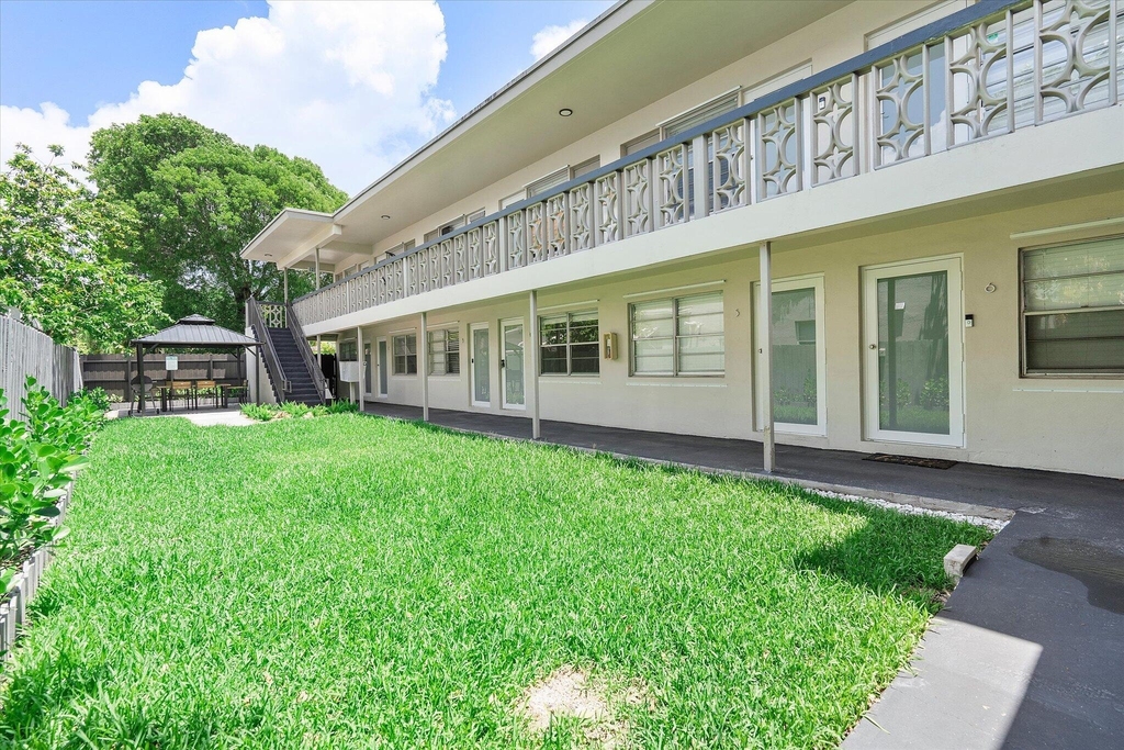 1638 Plunkett Street - Photo 14