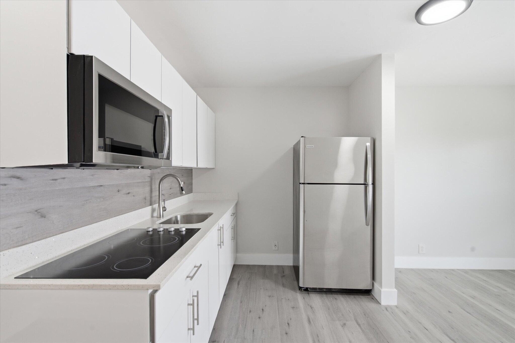 1638 Plunkett Street - Photo 6