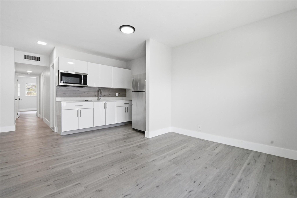 1638 Plunkett Street - Photo 1
