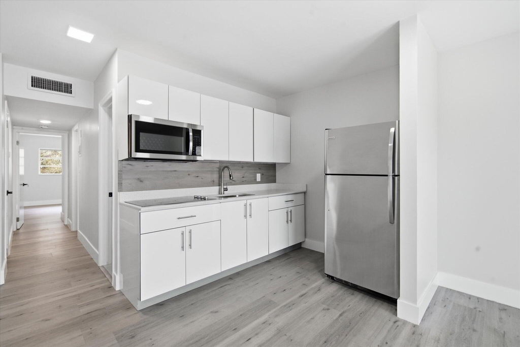 1638 Plunkett Street - Photo 5