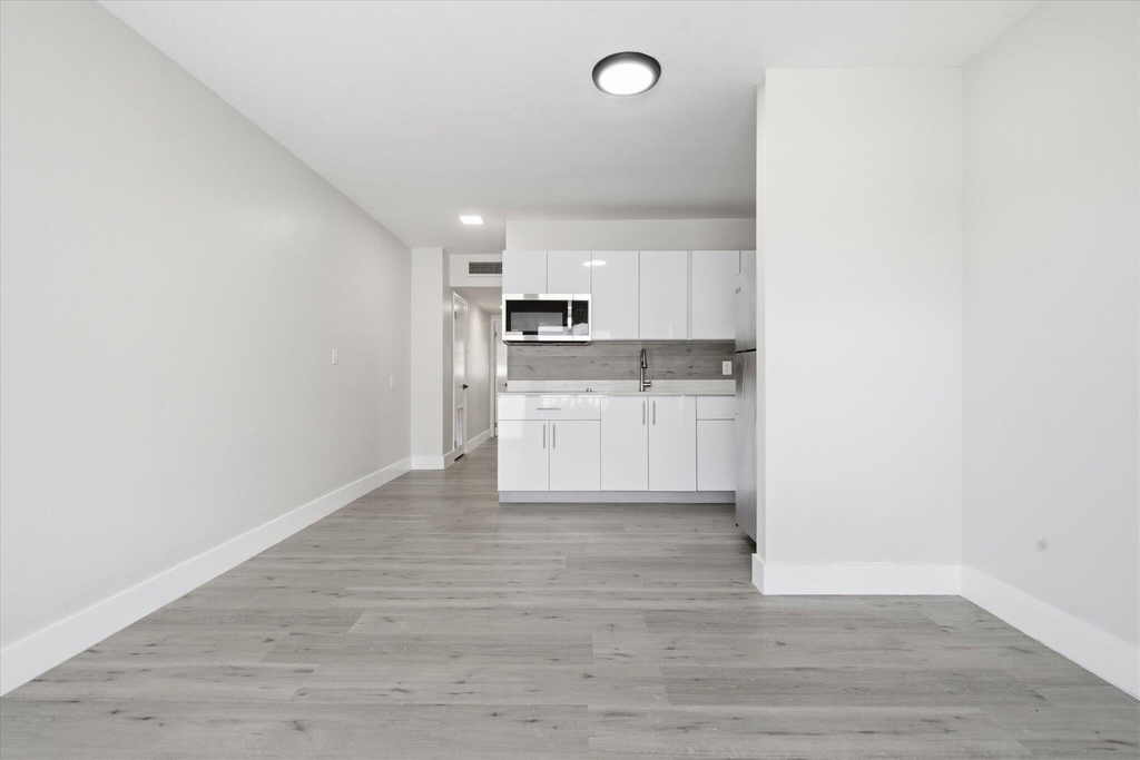 1638 Plunkett Street - Photo 4