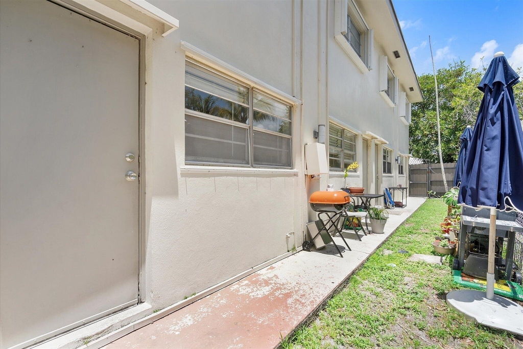 1638 Plunkett Street - Photo 17