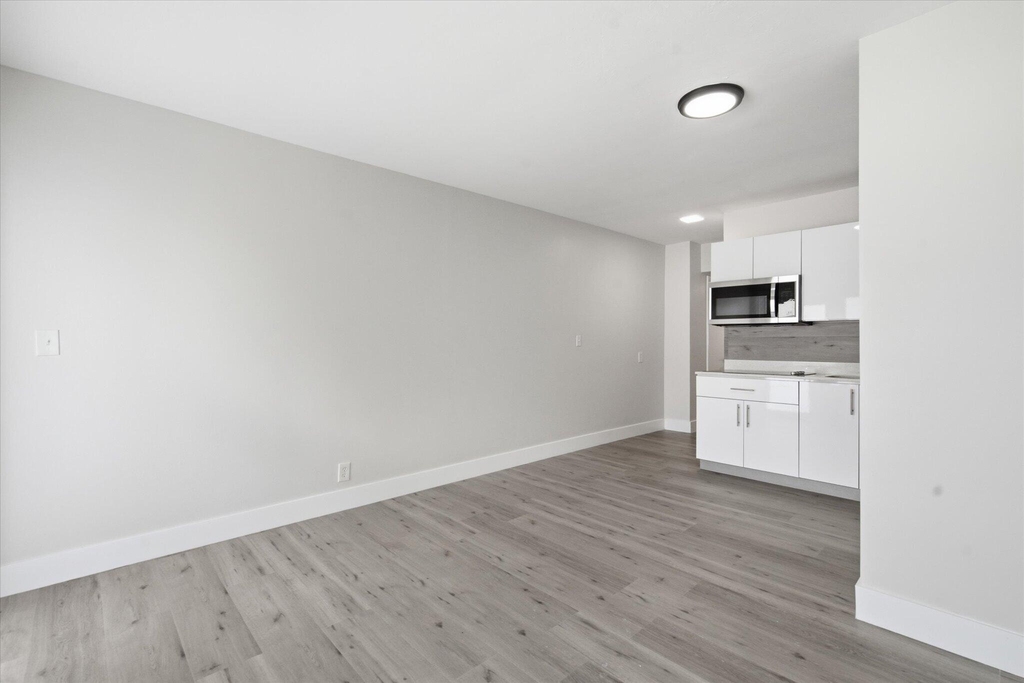 1638 Plunkett Street - Photo 7
