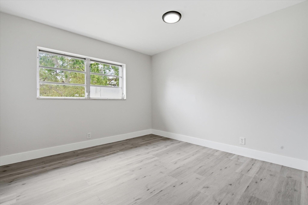 1638 Plunkett Street - Photo 8