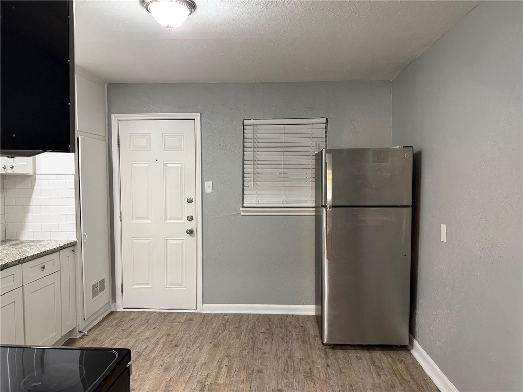 2505 Normont Circle - Photo 6