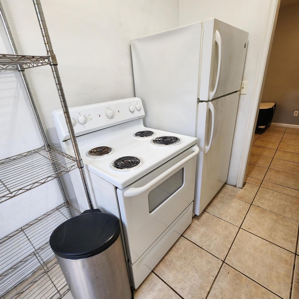 715 Sw 4th Street - Photo 1