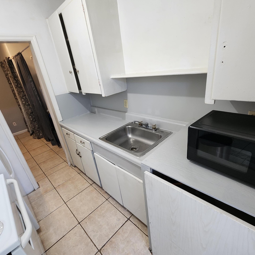 715 Sw 4th Street - Photo 2