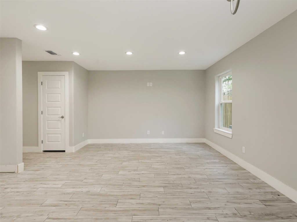 818 W Walker Street - Photo 9