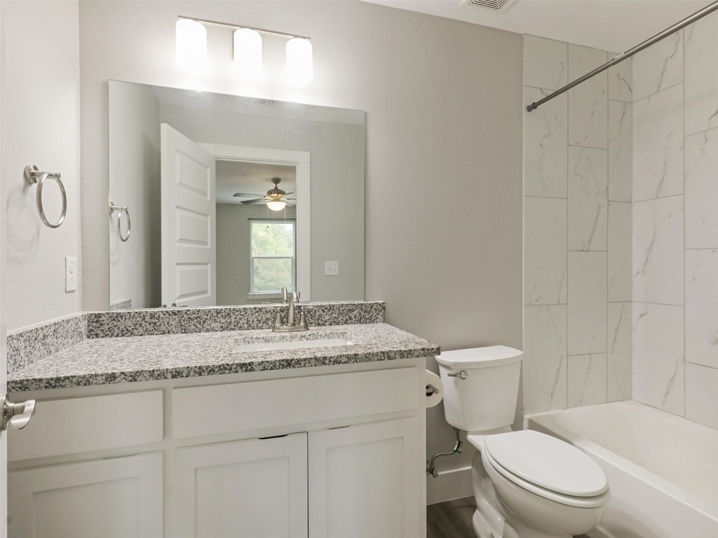 818 W Walker Street - Photo 11